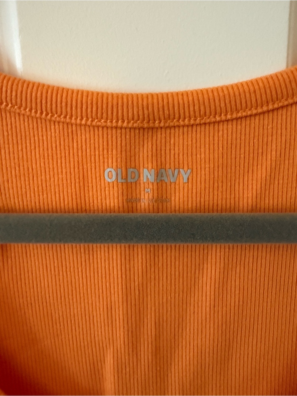 Old Navy Everyday Scoop Neck Tank Top in Orange NWOT! - Picture 3 of 3